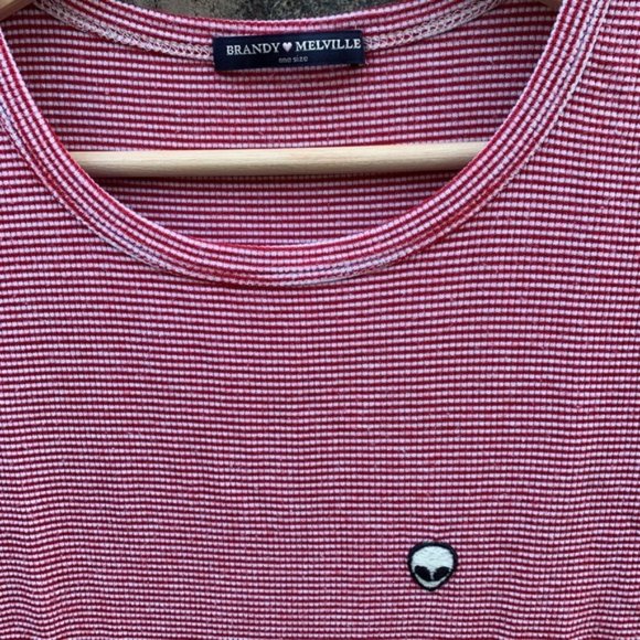 Brandy Melville Alien Logo Shirt w/ Scrunchie - Picture 2 of 3